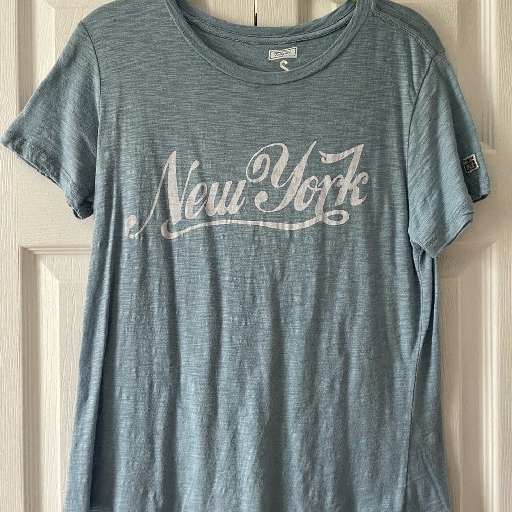 American Eagle blue t-shirt